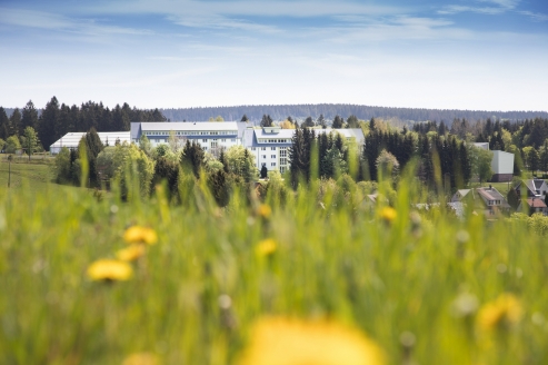 Das Hotel liegt eingebettet in der idyllischen Landschaft des Thüringer Waldes.