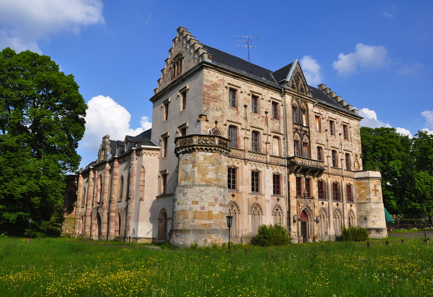 Das Schloss Reinhardsbrunn finden Sie in Friedrichroda.