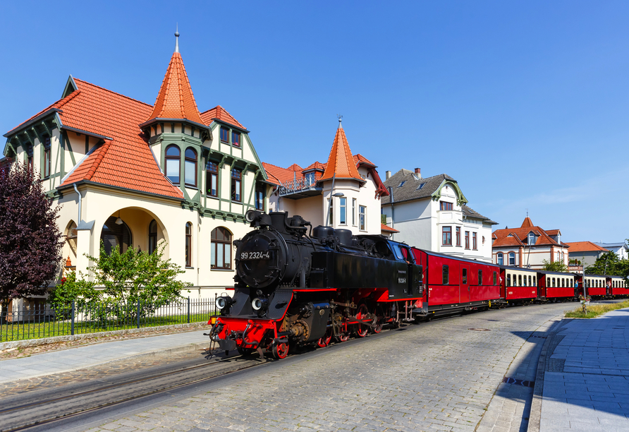 Fahren Sie mit der Bäderbahn 