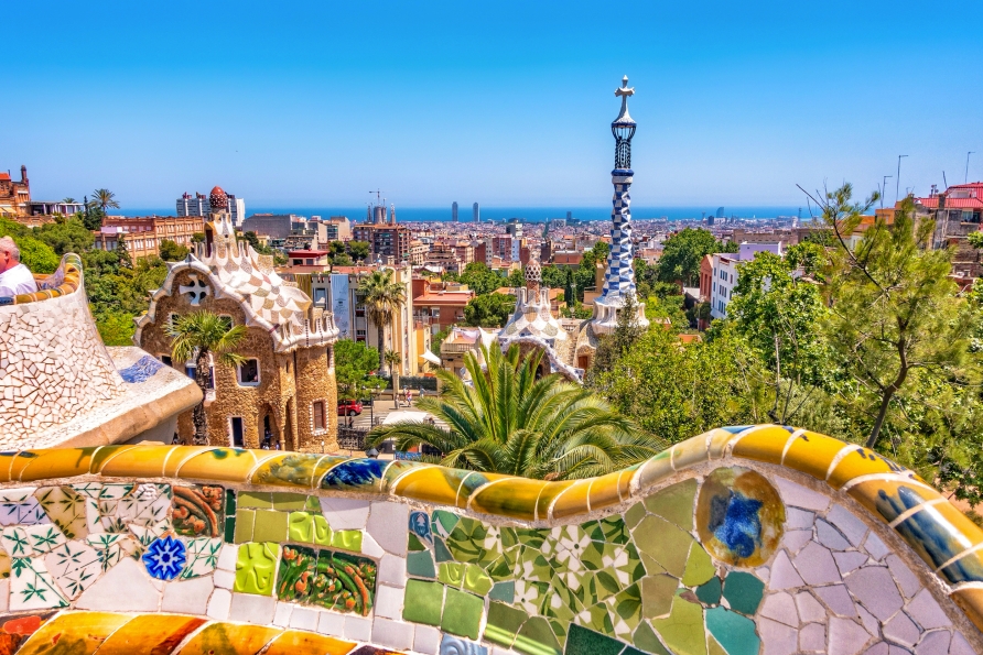 Genießen Sie die Aussicht vom Park Güell.