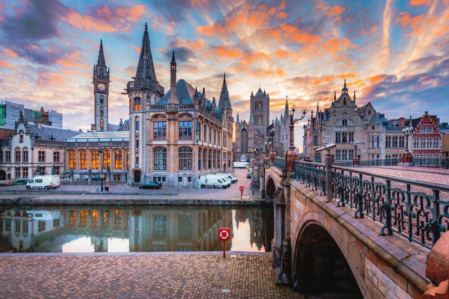 Lassen Sie sich von der mittelalterlichen Stadt Gent verzaubern.