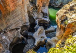 In einem Besucherzentrum erfahren Sie mehr über die beeindruckenden Felsformationen Bourke's Luck Potholes.