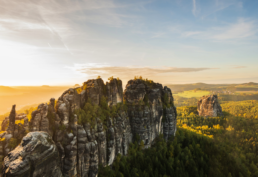 Die Schrammsteine der Sächsischen Schweiz müssen Sie gesehen haben.