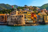Blick auf die schöne Stadt Rapallo, die Sie bei einer Stadtführung erkunden werden.