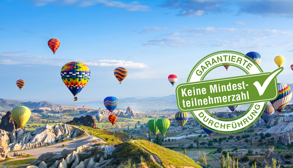 Genießen Sie auf einer optional vor Ort buchbaren Fahrt mit dem Heißluftballon die traumhafte Aussicht hoch über Kappadokien.