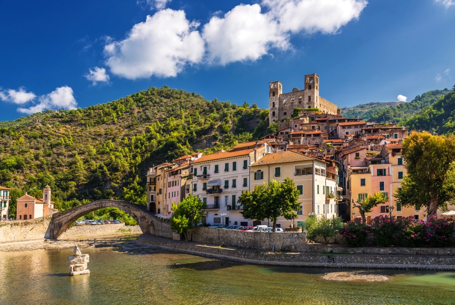 Erleben Sie optional die Schönheit des historischen Ortes Dolceaqua mit der Neviabrücke, die den Maler Monet verzaubert hat.
