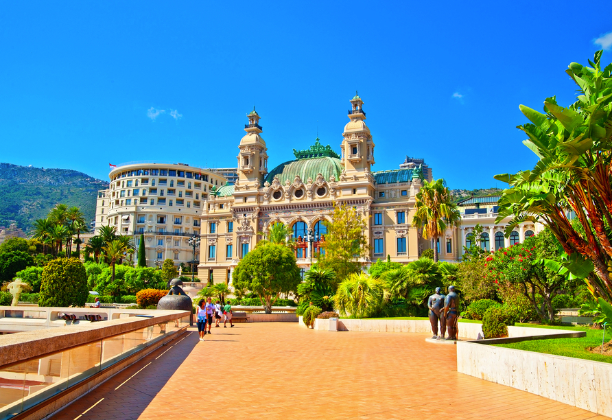 Das berühmte Casino lockt Menschen aus aller Welt nach Monte Carlo.