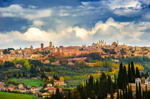 Willkommen zur Ihrer Traumreise durch Italien, die Sie unter anderem auch ins wunderschöne Orvieto führt.