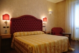 Beispiel eines Doppelzimmers im Beispielhotel Grand Hotel Ambasciatori Wellness & Spa