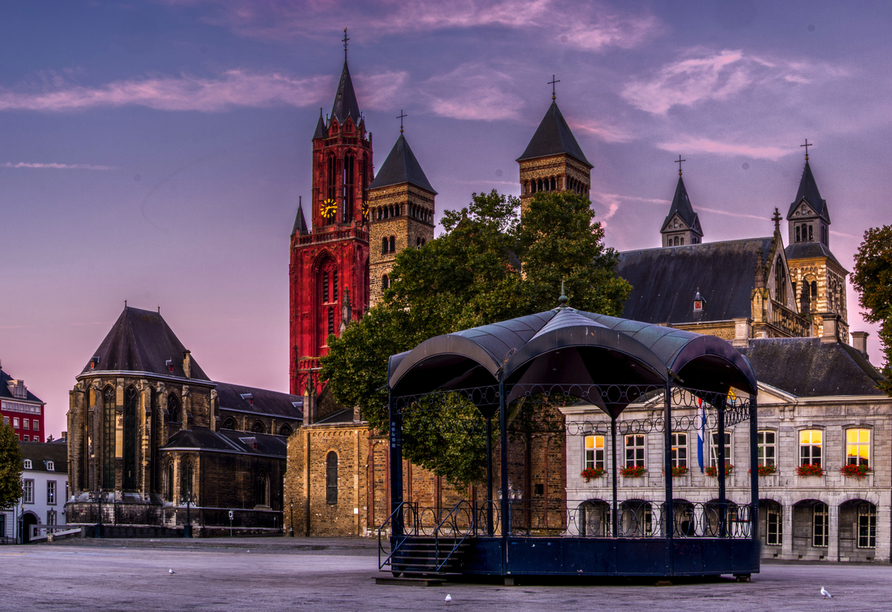 Der Vrijthof liegt im Herzen der Stadt und ist ein beliebter Treffpunkt.