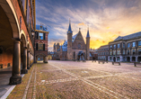 Besuchen Sie den Binnenhof im Zentrum von Den Haag.
