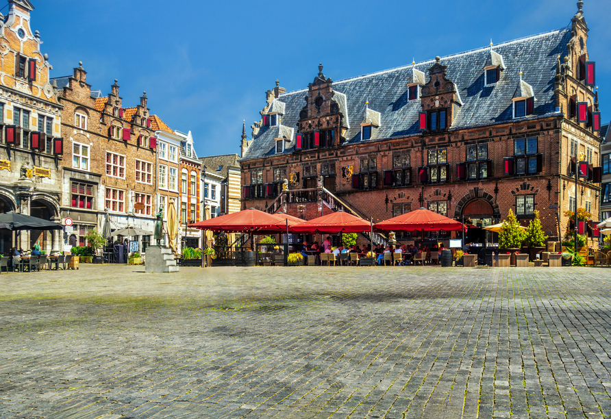 Besuchen Sie den Großen Markt in Nijmegen.
