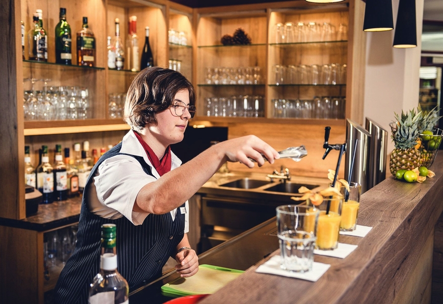 Wein, Bier oder lieber ein Cocktail? An der Bar werden Ihnen viele köstliche Drinks angeboten.