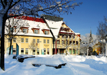 Das Parkhotel inmitten der winterlichen Schneelandschaft