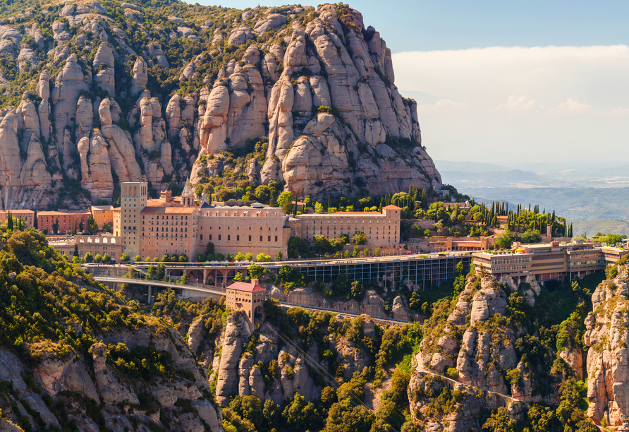 Überwältigend ist der Blick auf das berühmte Kloster Montserrat, auf dessen Besuch Sie sehr gespannt sein dürfen.