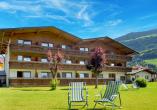 Außenansicht des First Mountain Hotels Zillertal