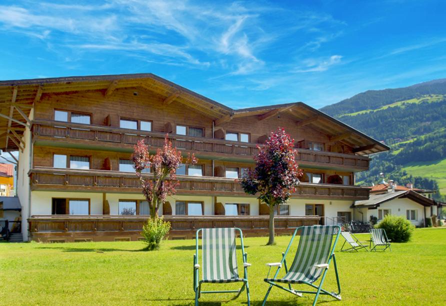 Außenansicht des First Mountain Hotels Zillertal