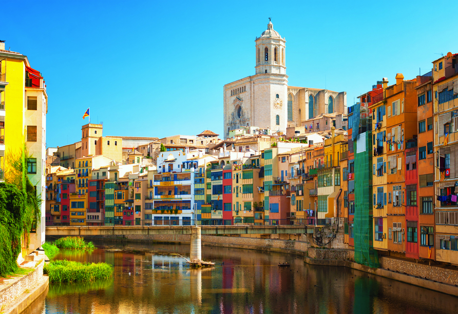 In Girona finden Sie bunte Häuser und eine pulsierende Energie.