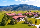 Das Wiesgauer Alpenhotel begrüßt Sie in idyllischer Lage inmitten der Chiemgauer Alpen.