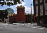 In Figueres besuchen Sie das Theater-Museum, wo Sie Einblick in die Werke Dalís haben werden.