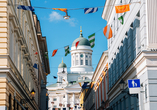 Spazieren Sie durch die Straßen zum Dom von Helsinki.