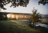 Das beeindruckende Viadukt liegt in der Nähe von Bielefeld und ist schnell zu erreichen.