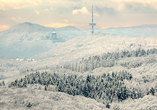 Das verschneite Weserbergland mit Blick auf das Kaiser-Wilhelm-Denkmal von Porta Westfalica