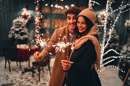 Funkelnde Wunderkerzen sorgen für festliche Stimmung und machen den winterlichen Jahreswechsel zu einem besonderen Moment.