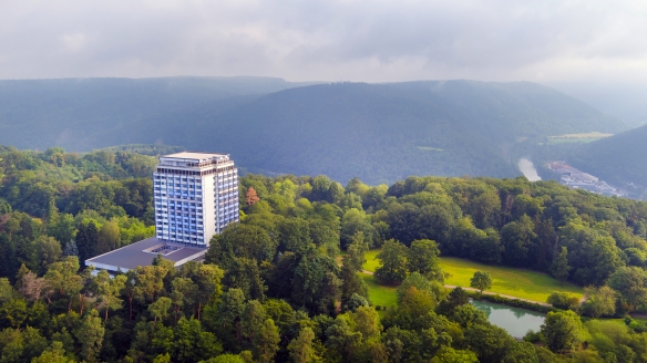 Luftaufnahme mit Landschaft vom Wyndham Garden Lahnstein Koblenz