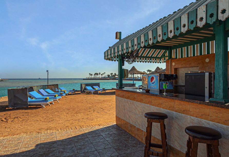 Selbstverständlich darf auch eine Beach-Bar mit erfrischenden Cocktails nicht fehlen.