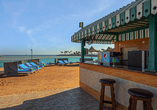 Selbstverständlich darf auch eine Beach-Bar mit erfrischenden Cocktails nicht fehlen.