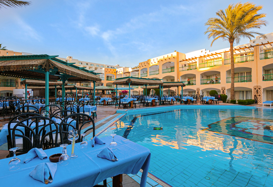 Das Pool-Restaurant sorgt für eine Extraportion Urlaubsgefühle.