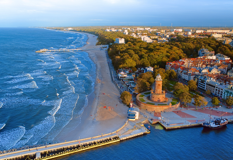 Besuchen Sie den Leuchtturm von Kolberg.