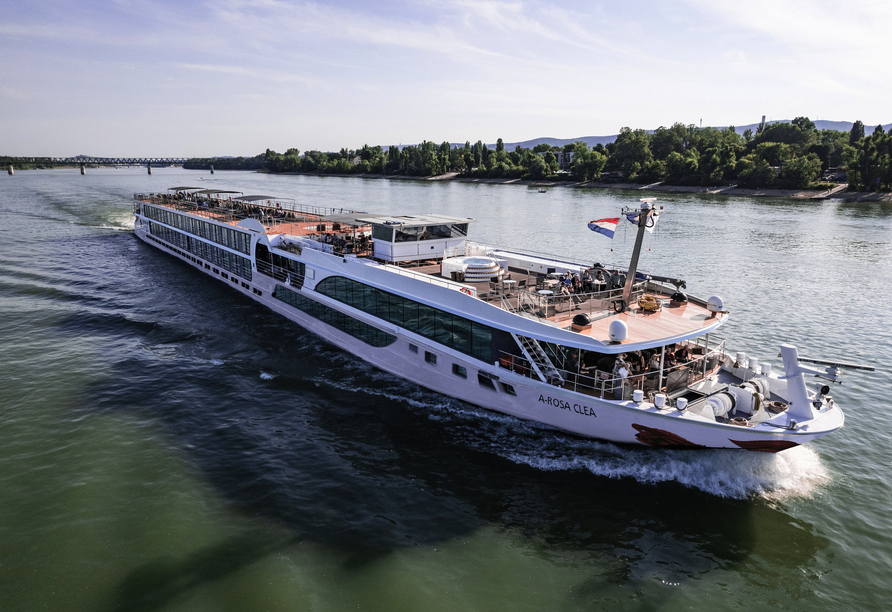 Ihr Schiff A-ROSA CLEA bringt Sie elegant zu Ihren Zielen.
