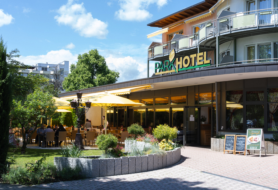 Außenansicht des Parkhotels an der Therme