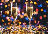 Stoßen Sie um Mitternacht mit einem Glas Sekt auf das neue Jahr an!