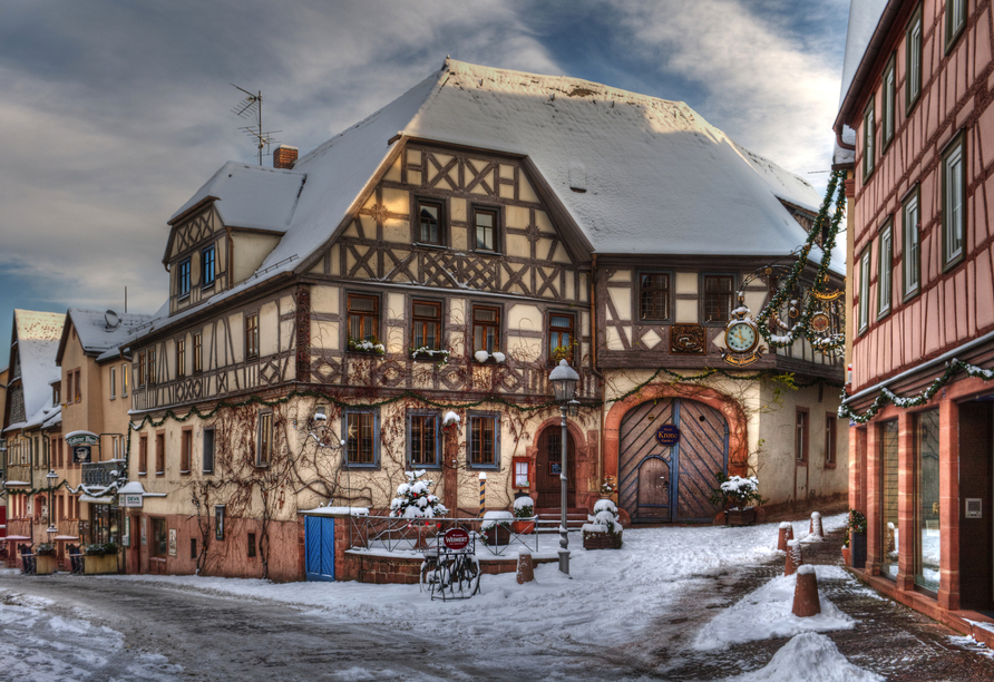 Spazieren Sie durch die verwunschene Altstadt von Lohr am Main.