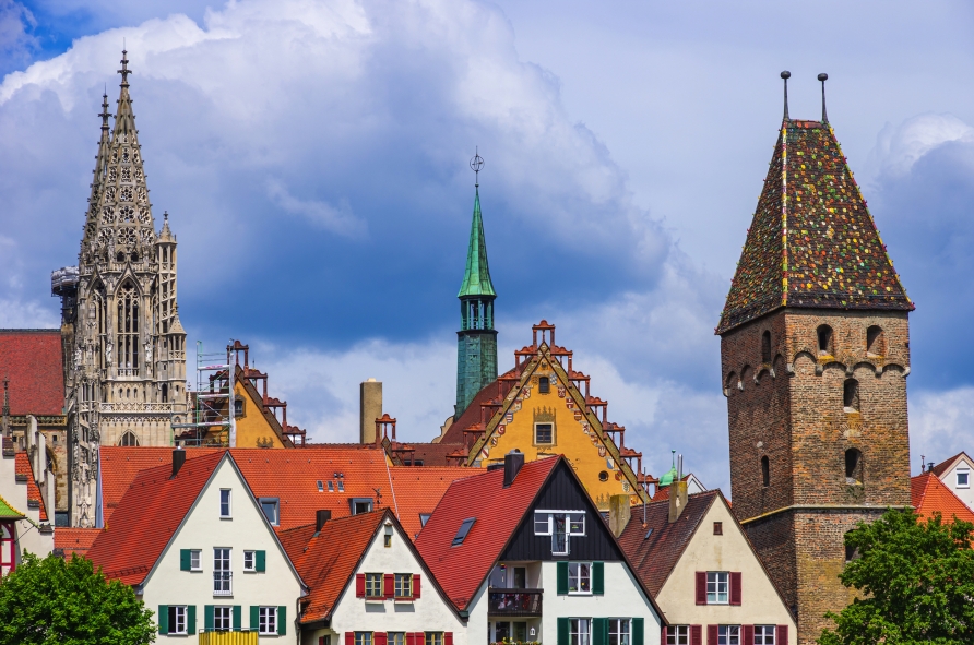 Bestaunen Sie zahlreiche Sehenswürdigkeiten wie das Ulmer Münster im Bildhintergrund.