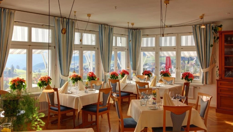 Genießen Sie leckere Speisen im Restaurant des Hotels.