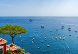 Genießen Sie einen traumhaften Blick auf das Mittelmeer von Positano aus.