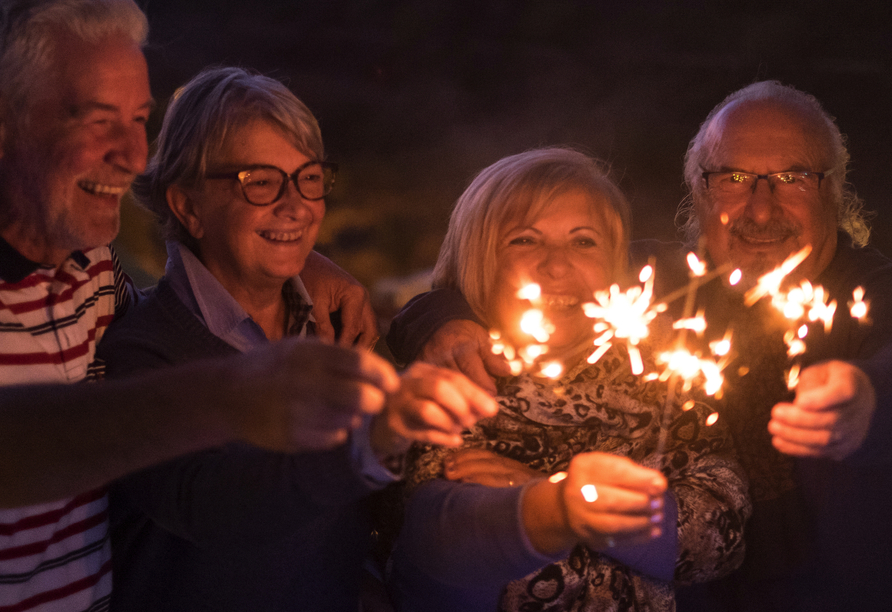 Feiern Sie das neue Jahr in geselliger Runde und lassen Sie sich vom Zauber des Neubeginns verzaubern.