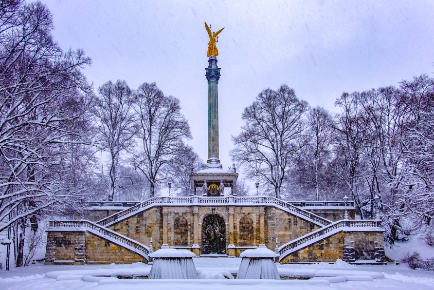 Dem Friedensengel begegnen Sie in den Maximiliansanlagen in München.