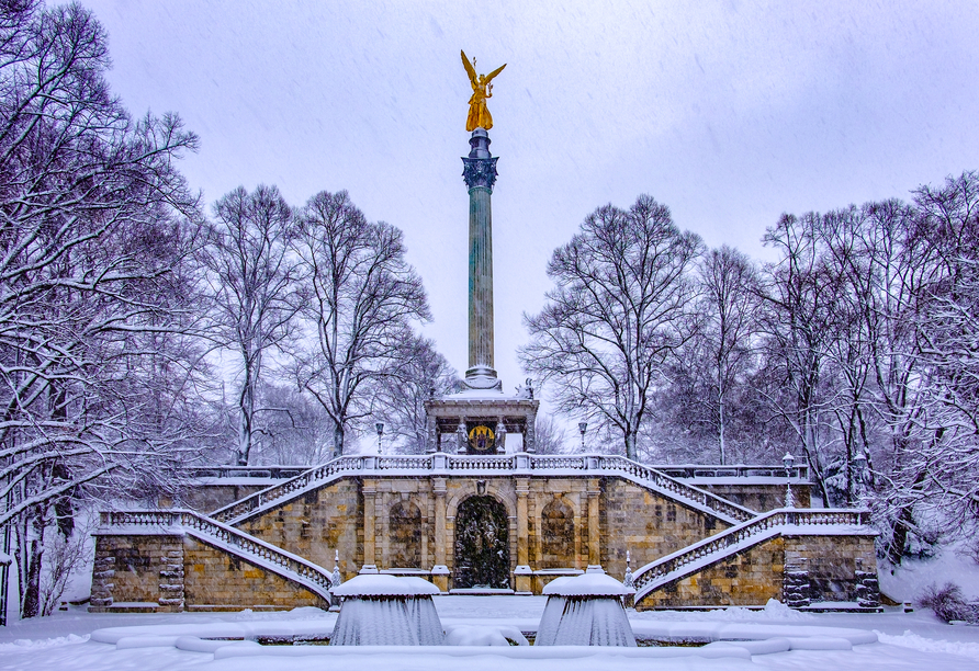 Dem Friedensengel begegnen Sie in den Maximiliansanlagen in München.