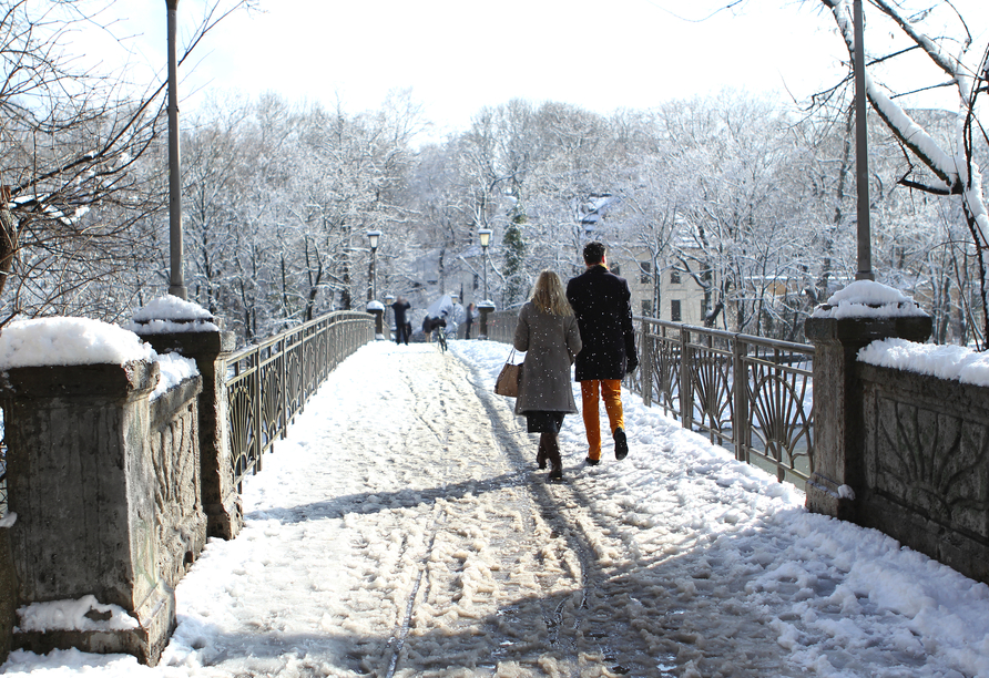 Spazieren Sie gemütlich durch die winterlichen Straßen von München.