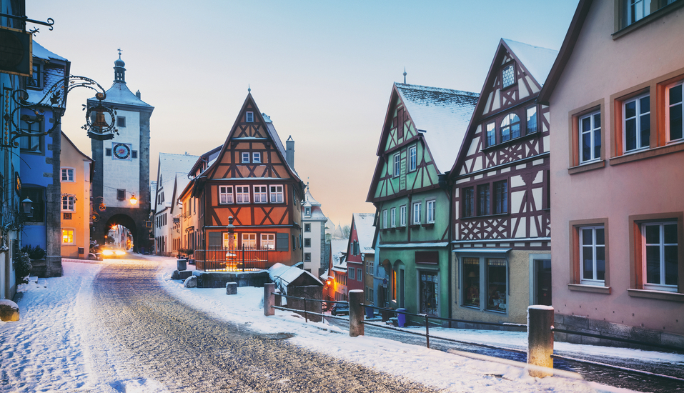 Wir empfehlen Ihnen einen Besuch in Rothenburg ob der Tauber, wo das Mittelalter lebendig wird.