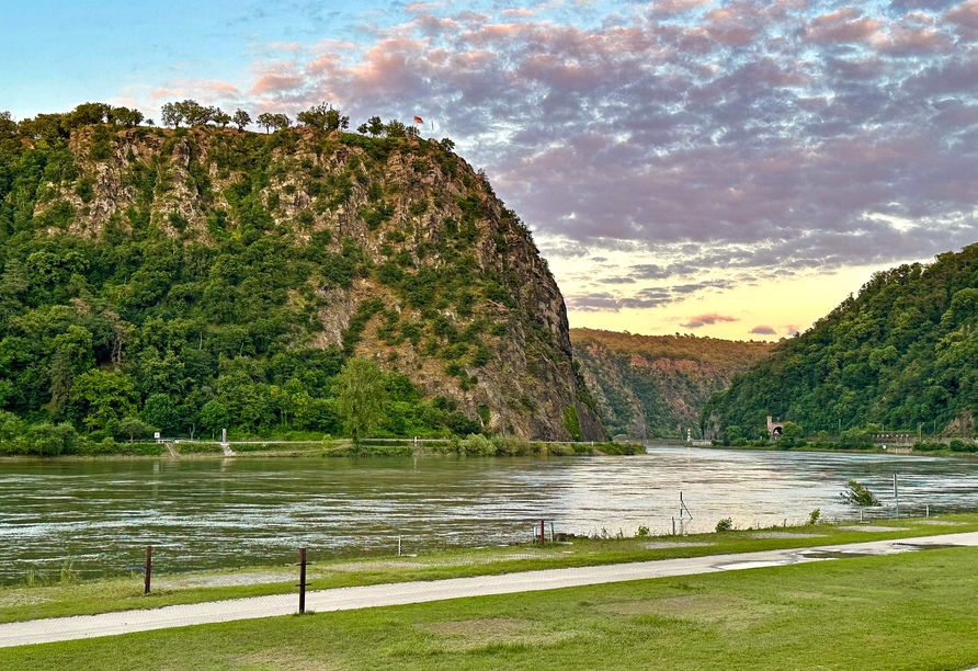 Ausblick vom Hotel Loreleyblick in St. Goar auf das Rheintal