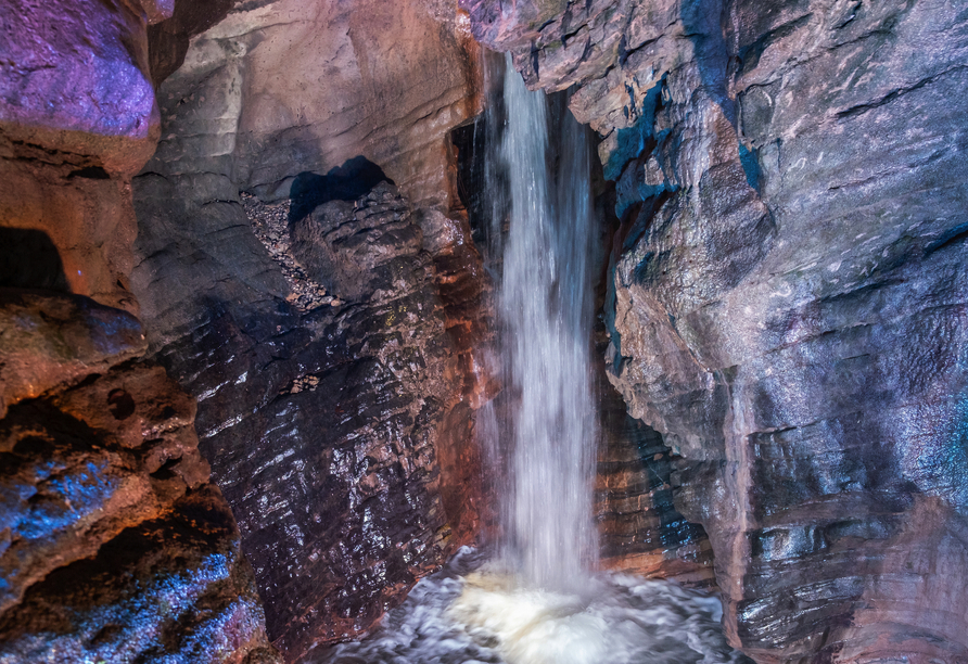 Wandern Sie zum Wasserfall von Varone, wenige Kilometer von Riva del Garda entfernt – ein Highlight für die ganze Familie.
