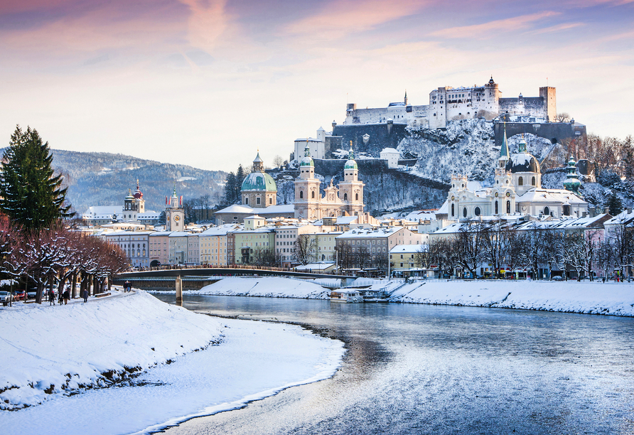 Blick über das winterliche Salzburg