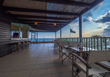 Freuen Sie sich in der Beach Bar auf herrliche Ausblicke auf das Meer.