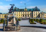 Sie besichtigen das Schloss Drottningholm, das zum UNESCO-Weltkulturerbe gehört (Schweden).